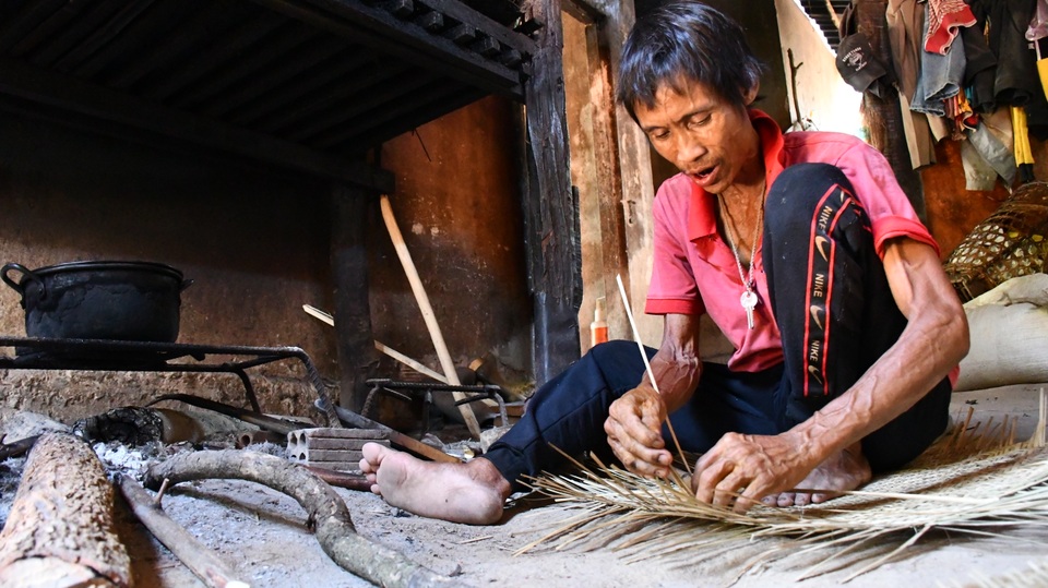 Người rừng Hồ Văn Lang bị căn bệnh quái ác hành hạ trong đau đớn - 5 Người rừng Hồ Văn Lang bị căn bệnh quái ác hành hạ trong đau đớn - 5