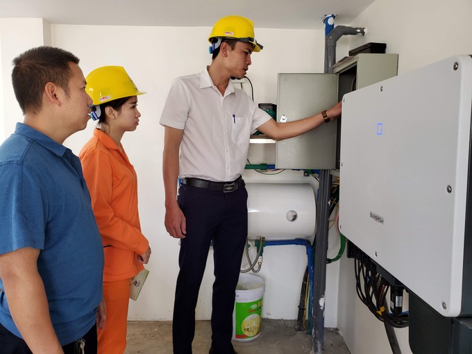 Tạo điều kiện tối đa cho khách hàng đầu tư điện mặt trời mái nhà - Ảnh 1. Tạo điều kiện tối đa cho khách hàng đầu tư điện mặt trời mái nhà - Ảnh 1.