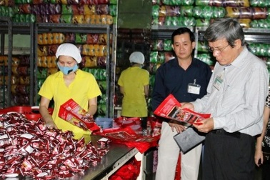 Kiểm tra vệ sinh an toàn thực phẩm Tết