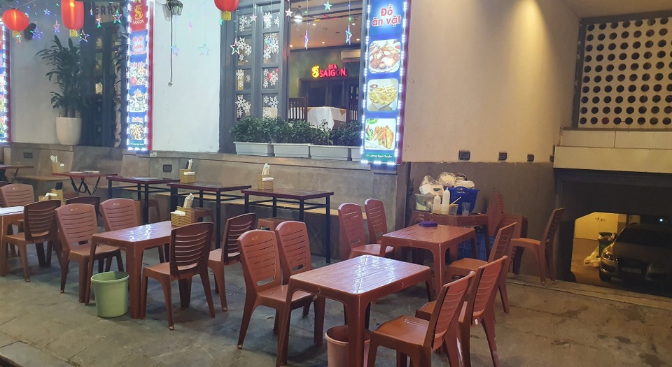 Phố bia Tạ Hiện lên báo quốc tế cũng vắng vẻ lạ thường - 8 Phố bia Tạ Hiện lên báo quốc tế cũng vắng vẻ lạ thường - 8
