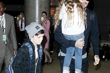 Hình ảnh ông bố tận tụy David Beckham