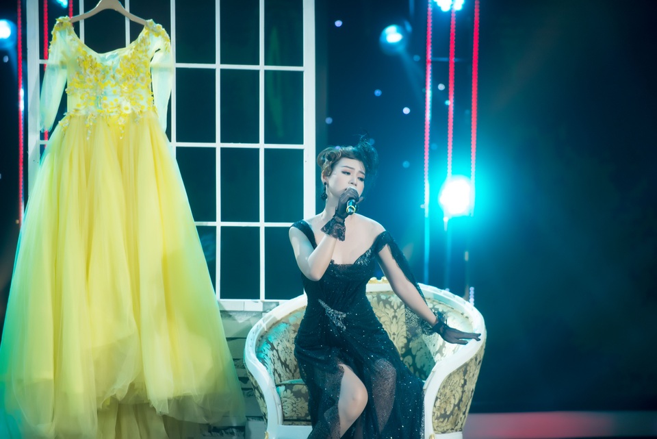 “Hot girl ngân hàng” từng nhận được nhiều lời đề nghị đổi “tình, tiền” - 4 “Hot girl ngân hàng” từng nhận được nhiều lời đề nghị đổi “tình, tiền” - 4