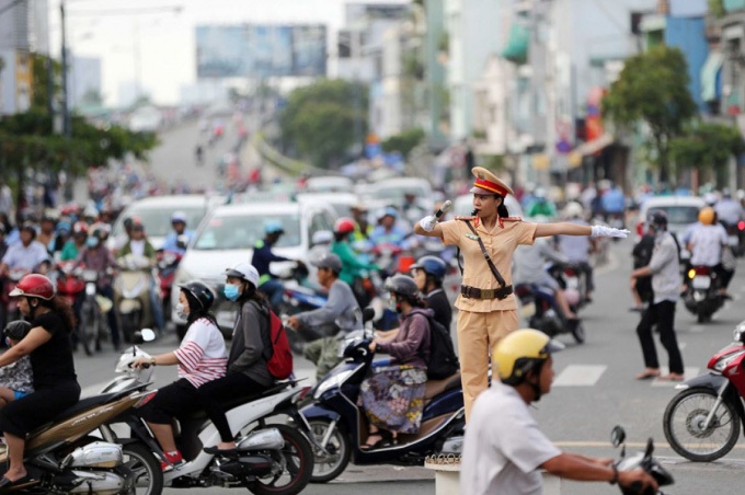 Công bố số đường dây nóng về đảm bảo an toàn giao thông dịp Tết Dương lịch - Ảnh 1. Công bố số đường dây nóng về đảm bảo an toàn giao thông dịp Tết Dương lịch - Ảnh 1.
