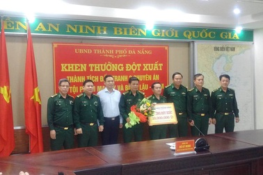 Thưởng “nóng” lực lượng biên phòng vì phá án ma túy