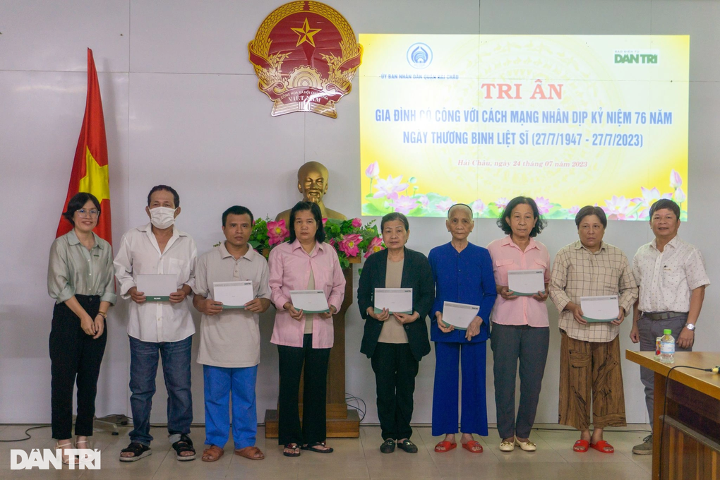 Báo Dân trí tặng quà tri ân gia đình người có công ở miền Trung, Tây Nguyên - 1 Báo Dân trí tặng quà tri ân gia đình người có công ở miền Trung, Tây Nguyên - 1