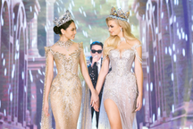 Vợ đại gia Minh Nhựa tặng lại 2 váy dạ hội sau khi đấu giá 300 triệu đồng