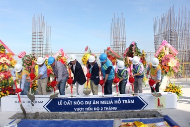 Căn hộ khách sạn Melia Hồ Tràm cất nóc vượt tiến độ 2 tháng