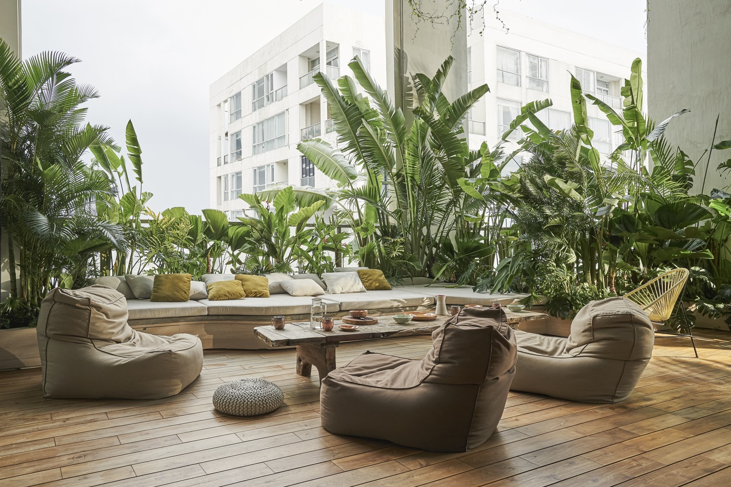 View - Căn penthouse có nội thất lấy cảm hứng từ resort nhiệt đới tại TPHCM | Báo Dân trí