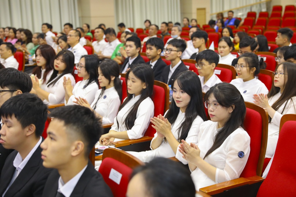 39 giáo viên có học sinh đạt giải quốc gia được thưởng gần 90 triệu đồng - 3 39 giáo viên có học sinh đạt giải quốc gia được thưởng gần 90 triệu đồng - 3