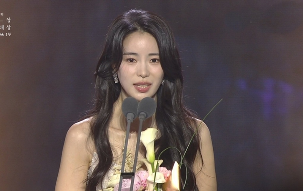 Song Hye Kyo, Thang Duy và The Glory thắng lớn tại Baeksang 2023 - 6 Song Hye Kyo, Thang Duy và The Glory thắng lớn tại Baeksang 2023 - 6