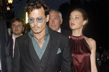 “Cướp biển vùng Caribe” quảng bá phim cùng bạn gái lưỡng tính