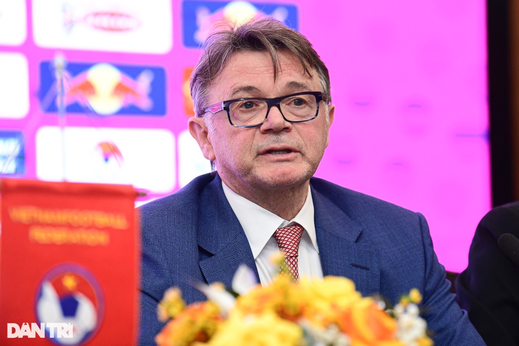 HLV Troussier: Vé dự World Cup 2026 không xa vời với bóng đá Việt Nam - 7 HLV Troussier: Vé dự World Cup 2026 không xa vời với bóng đá Việt Nam - 7