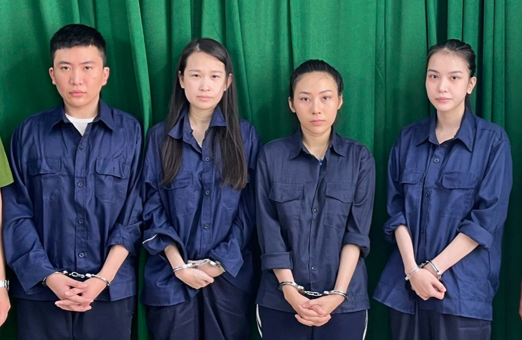 Khởi tố 4 người trong đường dây mại dâm, kích dục cho quý ông, quý bà - 1 Khởi tố 4 người trong đường dây mại dâm, kích dục cho quý ông, quý bà - 1