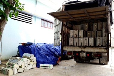 Bắt giữ lô hàng trị giá gần nửa tỷ đồng, không rõ nguồn gốc, xuất xứ