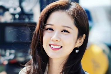 "Mỹ nhân không tuổi" Jang Nara lên xe hoa ở tuổi 41