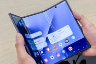 Trên tay Galaxy Z TriFold - Smartphone màn hình gập ba đầu tiên của Samsung