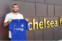 Chelsea vung 45 triệu euro mua Kovacic, trả Higuain “về nơi sản xuất”