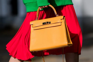 Sau hơn 90 năm ra mắt, chiếc túi này vẫn hay cháy hàng và rất khó mua