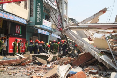 Vụ sập nhà 2 tầng: Đề nghị xem xét khởi tố vụ án