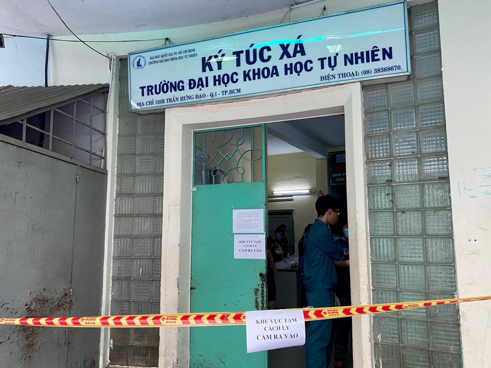 Gần 100.000 sinh viên TPHCM nghỉ học tập trung do 2 bệnh nhân mắc Covid-19 - 2 Gần 100.000 sinh viên TPHCM nghỉ học tập trung do 2 bệnh nhân mắc Covid-19 - 2