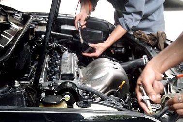 Ô tô vào gara bị lừa hàng đểu: Khách lơ ngơ thành "con gà" bị luộc