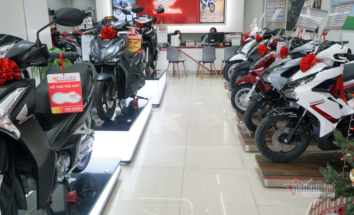 Kinh doanh cả năm èo uột, xe máy tung mẫu mới vợt khách cuối năm - 4