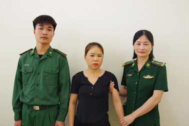 Nữ quái bị bắt về hành vi mua bán người