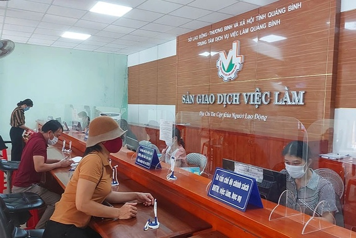 Hơn 30.000 lao động được chi trả hỗ trợ từ quỹ bảo hiểm thất nghiệp - 1 Hơn 30.000 lao động được chi trả hỗ trợ từ quỹ bảo hiểm thất nghiệp - 1