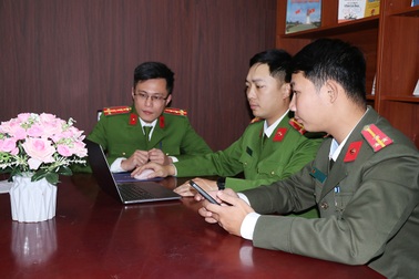 Đọc Facebook công an, người dân muốn... chuyển khẩu đến ở