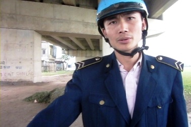 Cán bộ cởi áo đòi “xử” người vi phạm là của Đội Quản lý trật tự đô thị