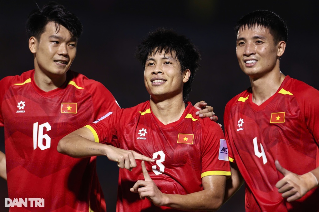 Đội tuyển Việt Nam và Indonesia thăng tiến mạnh mẽ trên bảng xếp hạng FIFA - 1