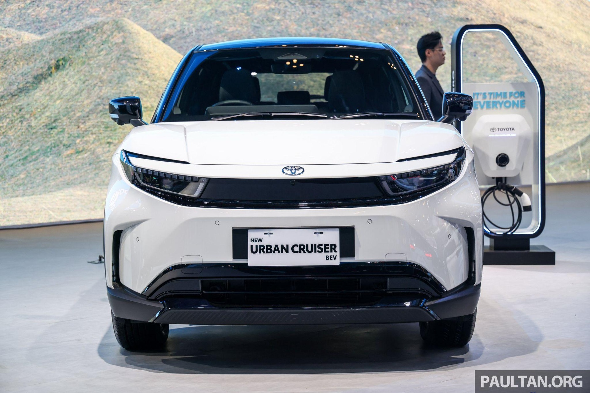 SUV điện Toyota ngang cỡ Yaris Cross: Dùng pin BYD, đi gần 430 km/lần sạc - 2 SUV điện Toyota ngang cỡ Yaris Cross: Dùng pin BYD, đi gần 430 km/lần sạc - 2