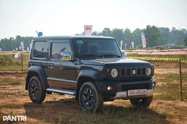 Suzuki Jimny có “đáy” mới: Giảm 140 triệu đồng, rẻ ngang SUV hạng B
