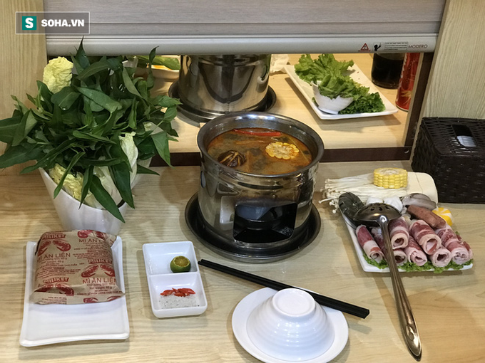 Hà Nội: Giới trẻ kéo nhau đi ăn lẩu “xóa ế” - Ảnh 7. Hà Nội: Giới trẻ kéo nhau đi ăn lẩu “xóa ế” - Ảnh 7.