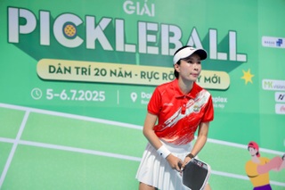 Minh Quân, Khánh Linh rạng rỡ cổ vũ dàn nghệ sĩ ở giải pickleball Dân trí - 8