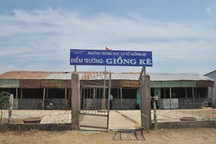 Học sinh rèn chữ trong “hộp tôn” sắp có trường mới