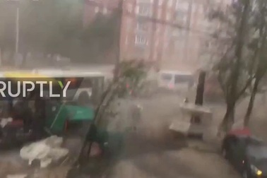 Gió bão dữ dội càn quét thủ đô nước Nga