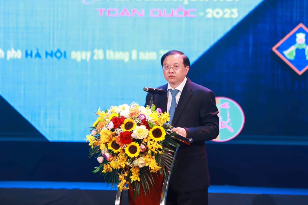 Nhiều nghệ sĩ còn loay hoay chưa thoát được cái bóng của mình - 1 Nhiều nghệ sĩ còn loay hoay chưa thoát được cái bóng của mình - 1