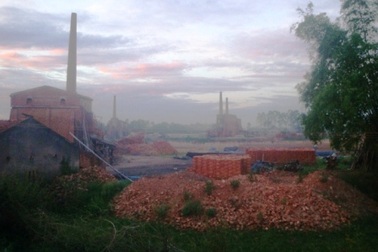 Khốn khổ vì bị gần chục lò gạch "hun khói"