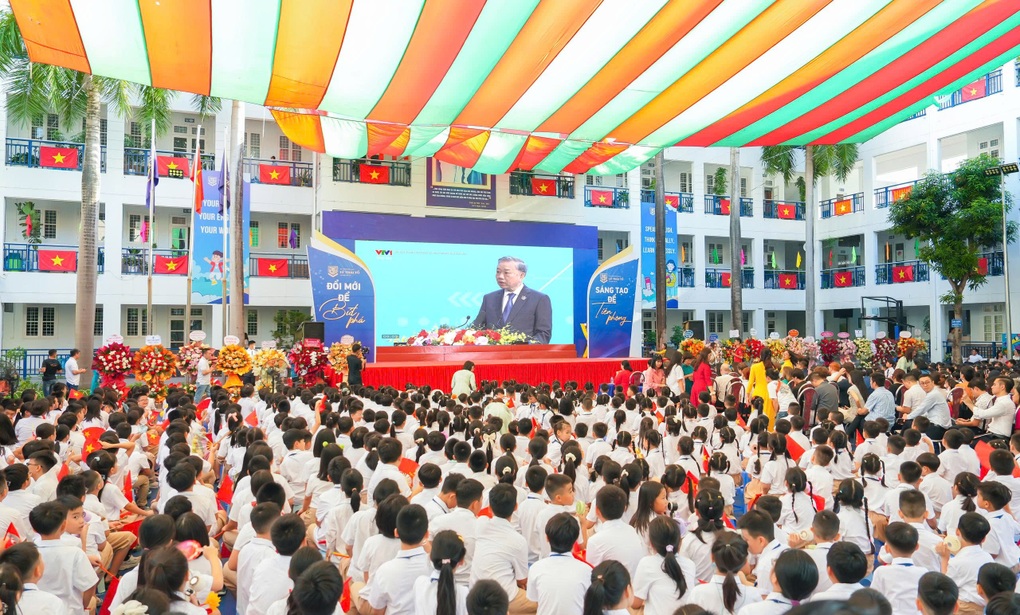 리타이토 교육청 새 학년 개학식 소감 - 1 Ấn tượng lễ khai giảng năm học mới tại Hệ thống Giáo dục Lý Thái Tổ - 1