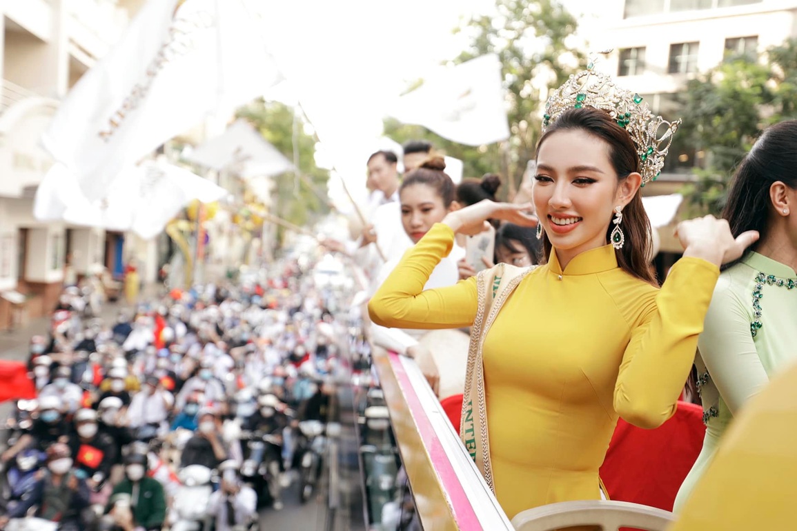 Hoa hậu Thùy Tiên chung tay cùng đại gia Minh Nhựa giúp trẻ em nghèo - 1 Hoa hậu Thùy Tiên chung tay cùng đại gia Minh Nhựa giúp trẻ em nghèo - 1