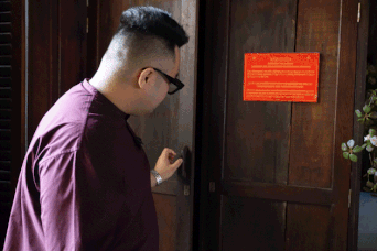 Bí ẩn quán cơm tấm ở TPHCM có căn hầm ngay trong tủ áo