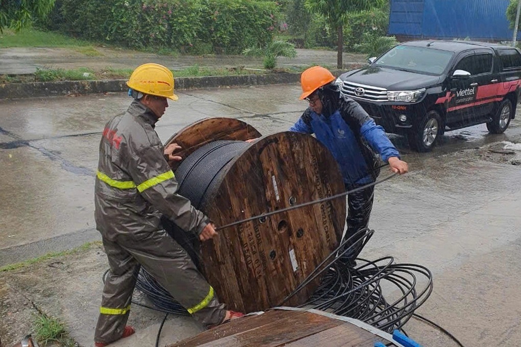 Trạm thu phát sóng di động trực chiến đảm bảo liên lạc xuyên bão - 1 Trạm thu phát sóng di động trực chiến đảm bảo liên lạc xuyên bão - 1