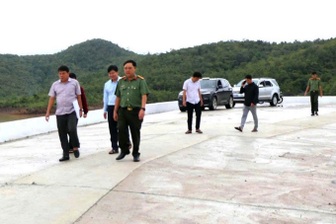 Công an kiểm tra hồ nghìn tỷ vừa khánh thành đã nứt, thấm nước