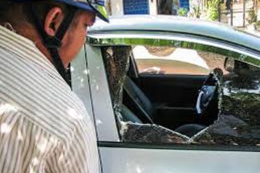 CSGT bắt đối tượng dùng kiếm chém người, đập phá xe ô tô