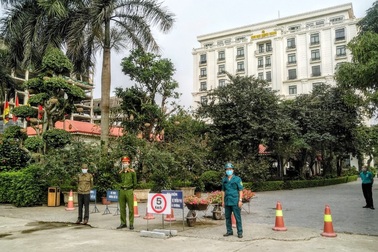 Dỡ bỏ cách ly khách sạn có người Anh đi chuyến bay VN0054