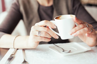 Thú vị câu chuyện sếp tuyển dụng nhân viên qua “văn hóa tách cà phê”