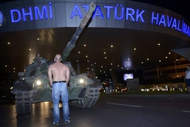 Thổ Nhĩ Kỳ đóng cửa không phận, sẵn sàng bắn hạ máy bay "lạ"