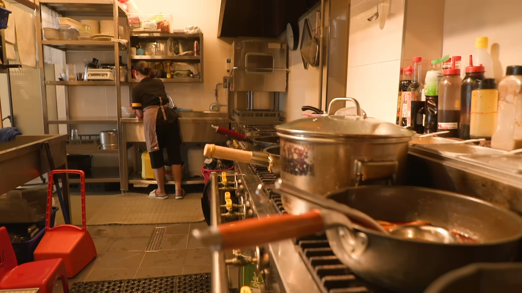 Nữ lao động Việt vật lộn với cuộc sống ở Hàn Quốc sau tai nạn gãy chân - 3 Nữ lao động Việt vật lộn với cuộc sống ở Hàn Quốc sau tai nạn gãy chân - 3