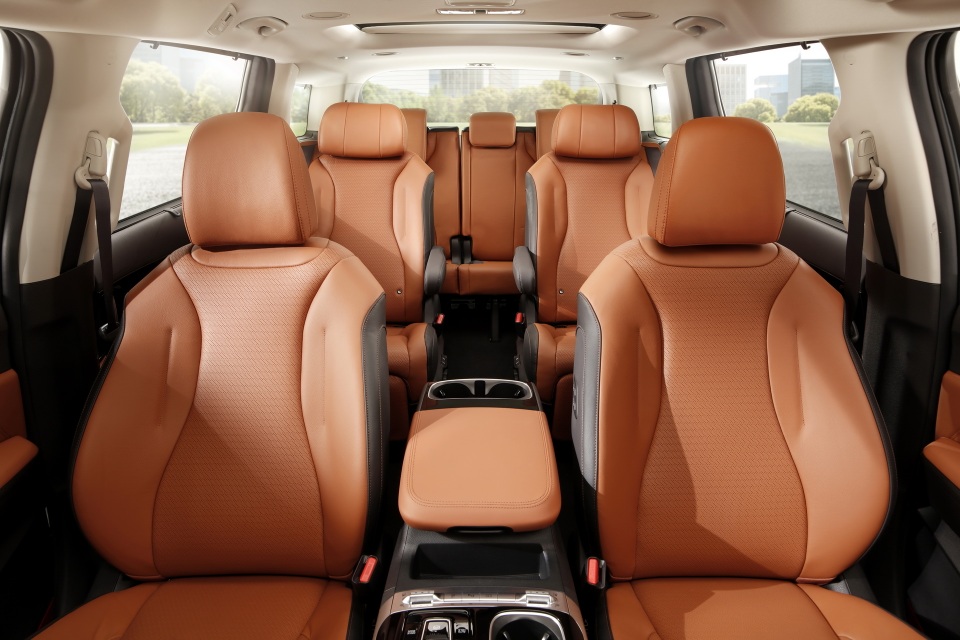 KIA Sedona 2021 ra mắt với những trang bị mới hoàn toàn từ trong ra ngoài - 11 KIA Sedona 2021 ra mắt với những trang bị mới hoàn toàn từ trong ra ngoài - 11
